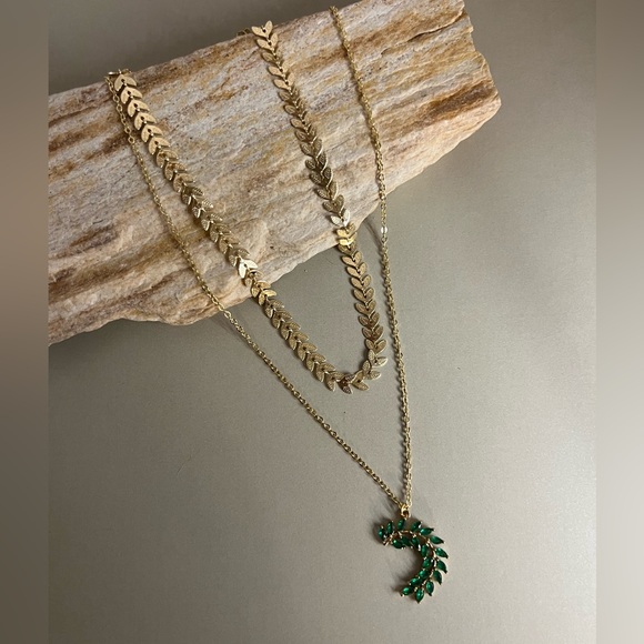 Elegant Cubic Zirconia Leaf Pendant Necklace Set - Classic Leaf Necklace - Picture 3 of 17